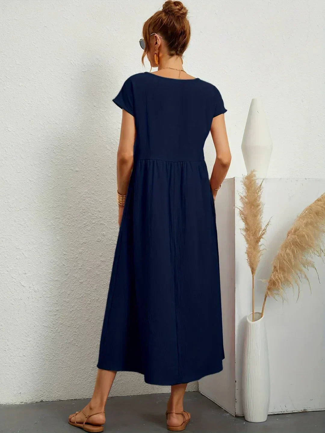 Gabrielle  Midi-jurk met tijdloze elegantie